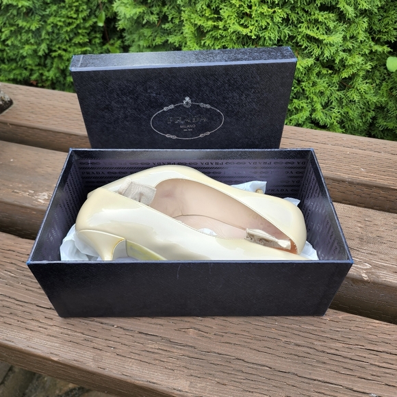 PRADA Patent Leather Beige Pointed Toe w/ bow origional BOX! 38.5 US 8.5 - Picture 9 of 12